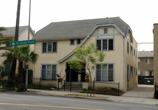 5536 Franklin Ave in Los Angeles, CA - Foto de edificio - Building Photo