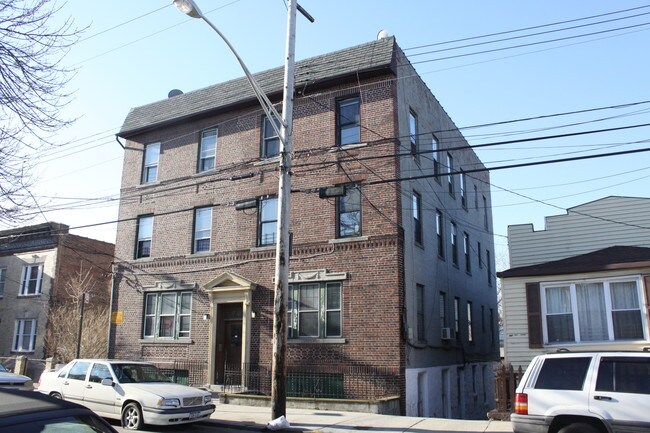 822 E 230th St in Bronx, NY - Building Photo - Building Photo