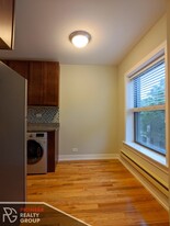 557 W Arlington Pl, Unit 5 in Chicago, IL - Building Photo - Building Photo