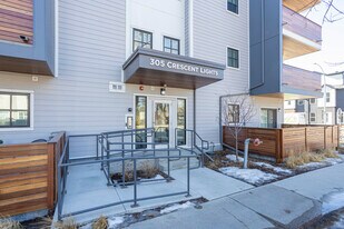 305 Crescent Lights in Calgary, AB - Building Photo