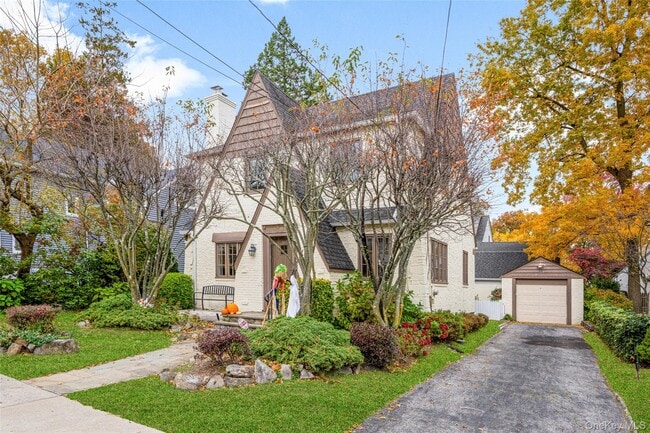 39 Hillcrest Ave in Larchmont, NY - Building Photo - Building Photo