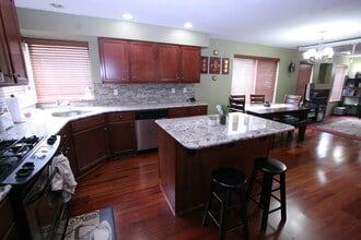 10734 Whitman Ave N in Seattle, WA - Building Photo - Building Photo