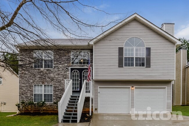 6053 Crooked Creek Dr. in Rex, GA - Foto de edificio - Building Photo