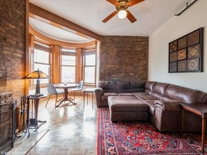 2800 N Pine Grove Ave in Chicago, IL - Building Photo - Building Photo