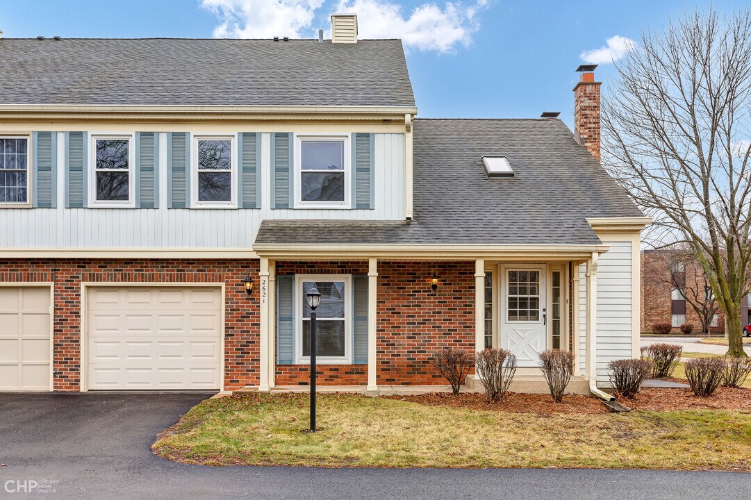 2621 College Hill Cir in Schaumburg, IL - Building Photo