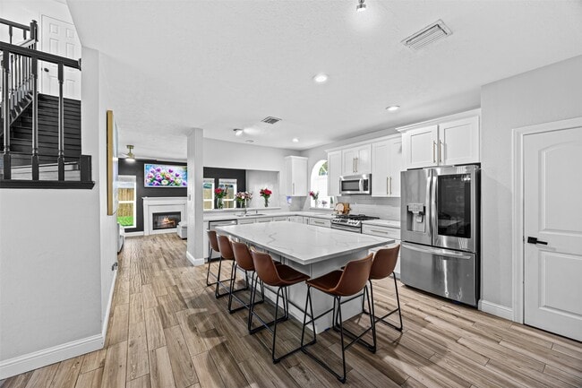 5702 W Vistaglen Loop in Houston, TX - Foto de edificio - Building Photo