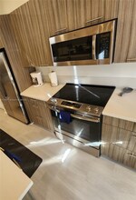 10407 NW 6th St in Doral, FL - Building Photo - Building Photo