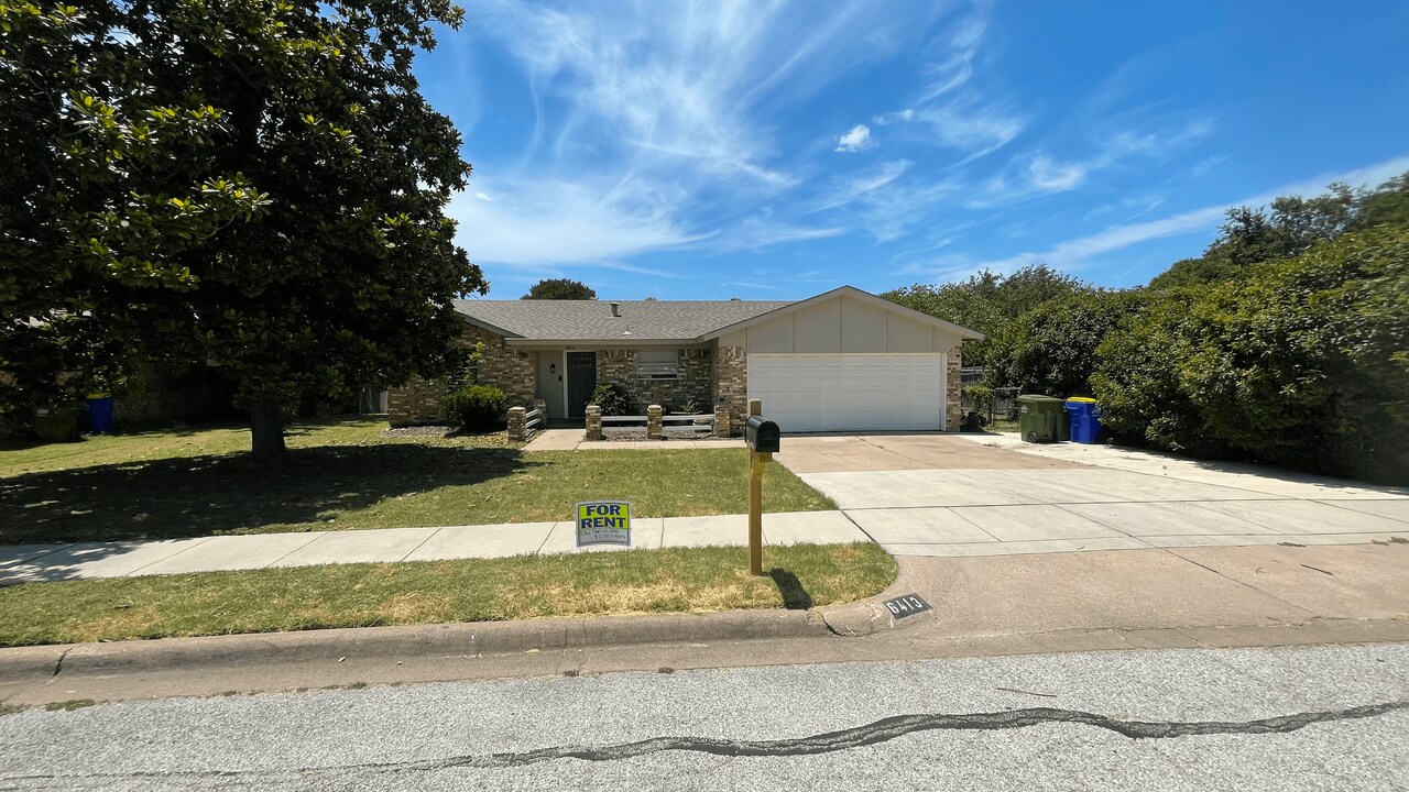 6413 Moonglow Ln in Watauga, TX - Building Photo