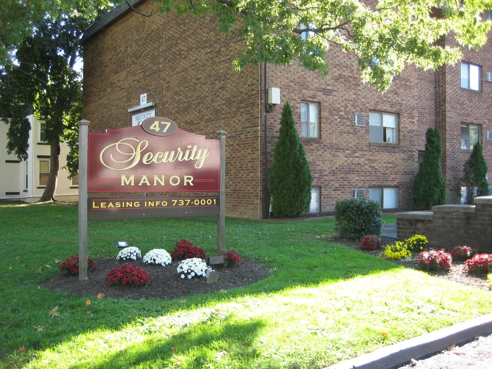 Security Manor Apartments in Westfield, MA - Foto de edificio