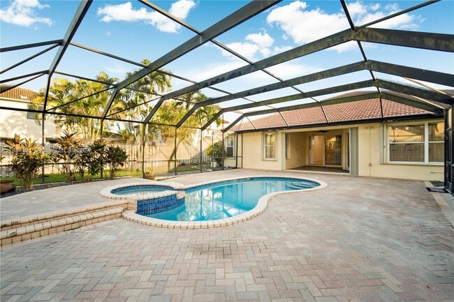 15991 SW 150th St in Miami, FL - Foto de edificio - Building Photo