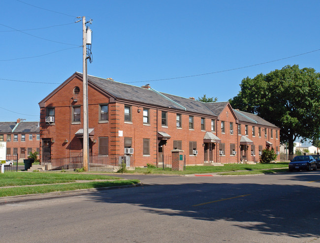 Desoto Base Courts in Dayton, OH - Building Photo - Building Photo