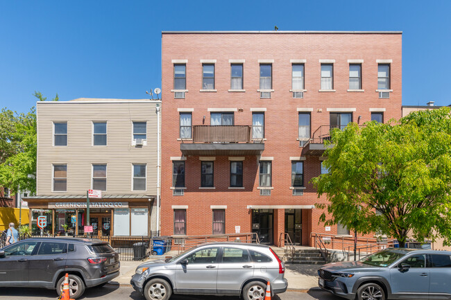 133 Meserole Ave in Brooklyn, NY - Building Photo - Building Photo