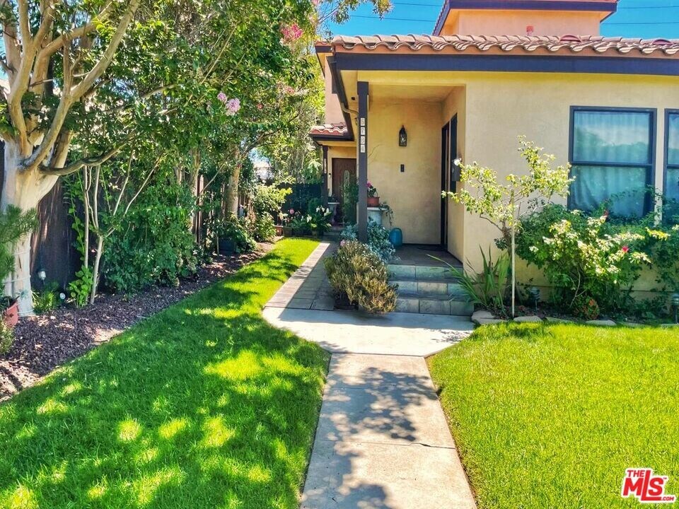 5764 W 85th Pl in Los Angeles, CA - Building Photo