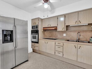 2191 NE 172nd St, Unit 2191 in North Miami Beach, FL - Building Photo - Building Photo