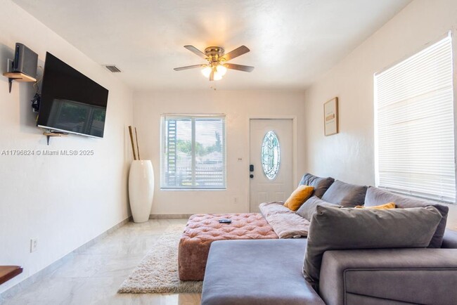 277 NW 48th St in Miami, FL - Building Photo - Building Photo