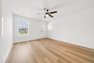 101 Gibson St, Unit B in Portland, TN - Building Photo - Building Photo