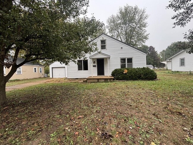 property at 203 W Magnolia St