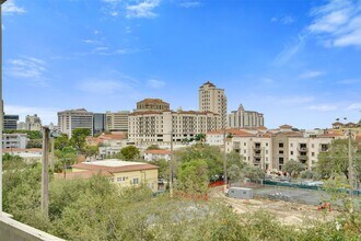 50 Menores Ave, Unit 508 in Coral Gables, FL - Foto de edificio - Building Photo