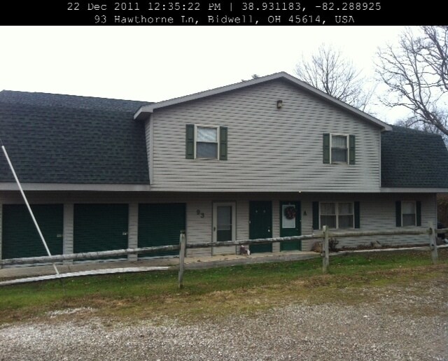 19 Hawthorne Ln in Bidwell, OH - Foto de edificio