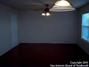 9022 Granberry Pass in Universal City, TX - Building Photo - Building Photo