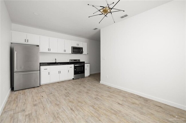 1429 W Harrison Ave, Unit 5 in Alton, TX - Foto de edificio - Building Photo