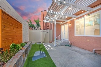 606 Terrace Cir in Huntington Beach, CA - Building Photo - Building Photo
