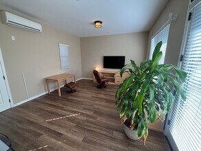 26266 Prima Way in Santa Clarita, CA - Building Photo - Building Photo