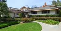 Community Plaza Apartments in Long Beach, CA - Building Photo - Building Photo