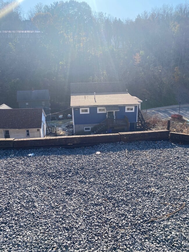361 Falling Run Rd in Morgantown, WV - Foto de edificio - Building Photo