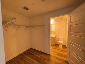 426 NW 8th St, Unit A1 in Miami, FL - Foto de edificio - Building Photo