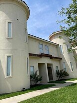 33 Keeton Ave E in McAllen, TX - Building Photo