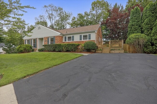 property at 44 Orchard Way N