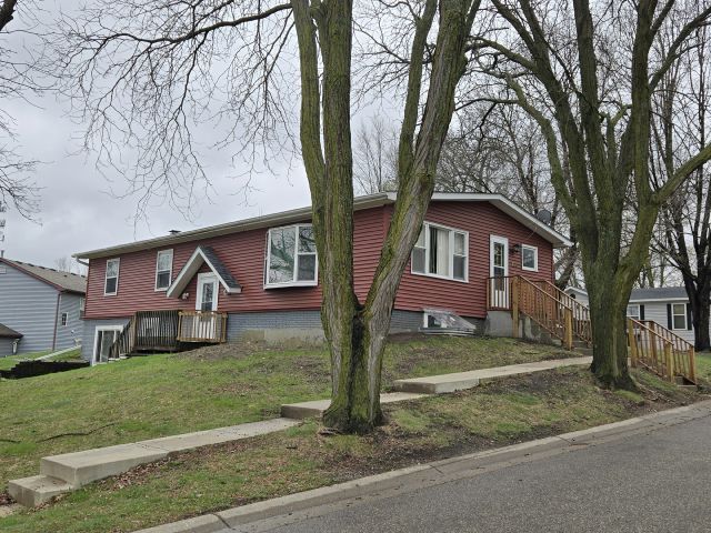 406 Viking Terrace in Northfield, MN - Building Photo