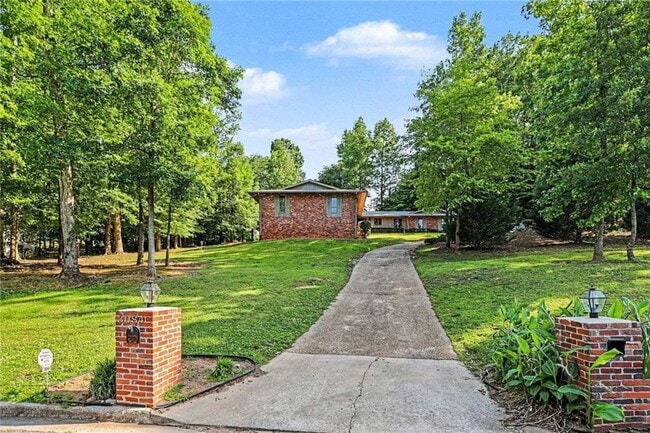 property at 3084 Green Valley Dr