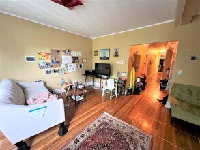 1721 Commonwealth Ave, Unit 1 in Boston, MA - Foto de edificio - Building Photo
