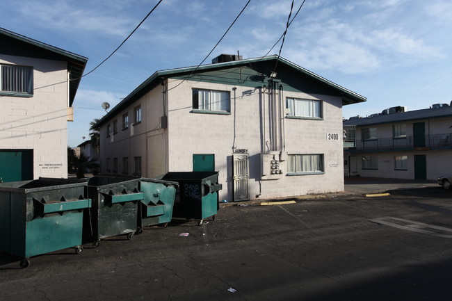 2400 Clifford Ave in Las Vegas, NV - Foto de edificio - Building Photo