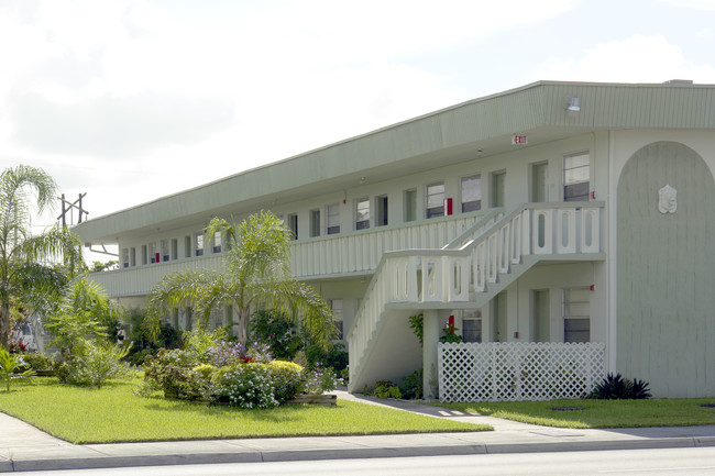 5865 W 16th Ave in Hialeah, FL - Building Photo - Building Photo