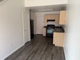 Medlin Square in Arlington, TX - Building Photo