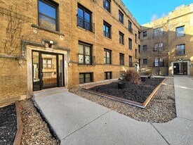 732 W Roscoe St, Unit AGN in Chicago, IL - Building Photo