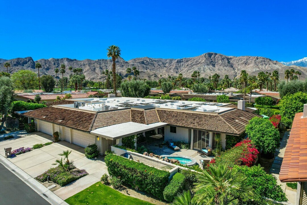 14 McGill Dr in Rancho Mirage, CA - Building Photo