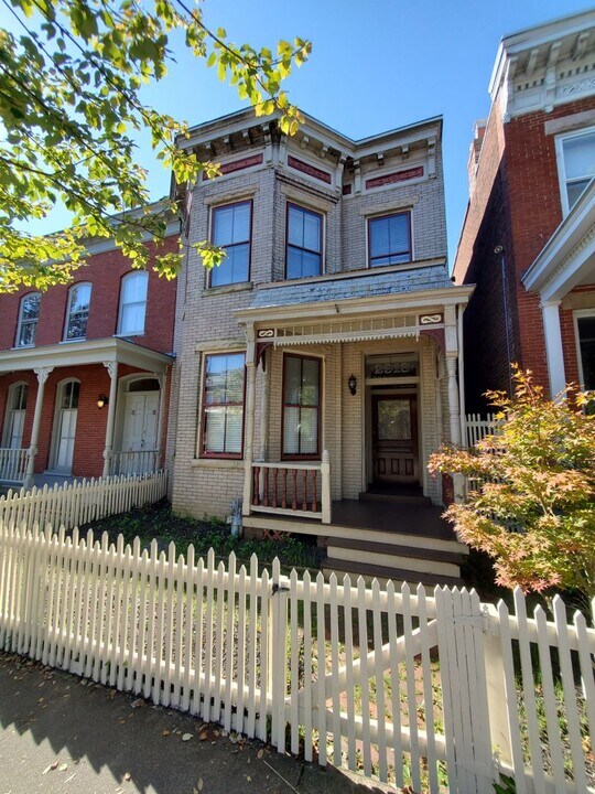 2913 E Broad St in Richmond, VA - Building Photo