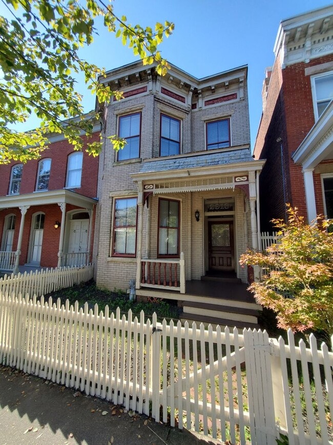 property at 2913 E Broad St