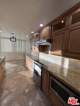 320 N Maple Dr-Unit -501 in Beverly Hills, CA - Building Photo - Building Photo