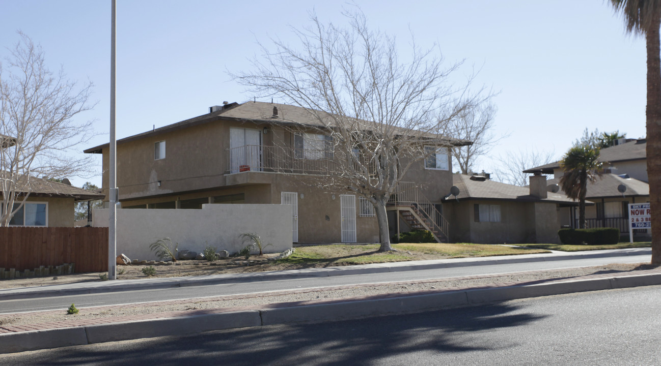 1261 Barstow Rd in Barstow, CA - Building Photo