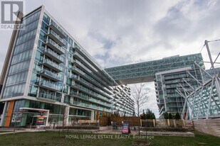 39 Queens Quay E in Toronto, ON - Building Photo