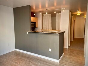 425 23rd Ave S, Unit A212 in Seattle, WA - Building Photo - Building Photo