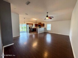 12059 Hayden Lakes Cir in Jacksonville, FL - Building Photo