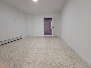 1910 Grand Ave-Unit -GF in North Bergen, NJ - Foto de edificio - Building Photo