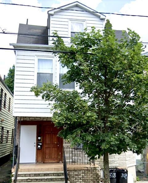 property at 818 S 18th St