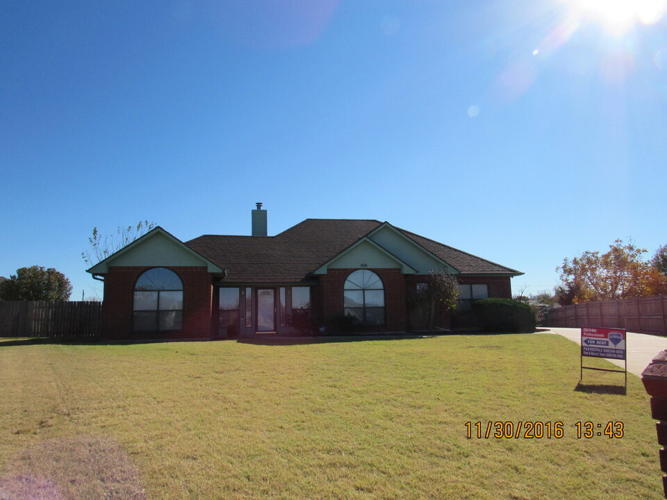 408 SE 40th St in Lawton, OK - Foto de edificio